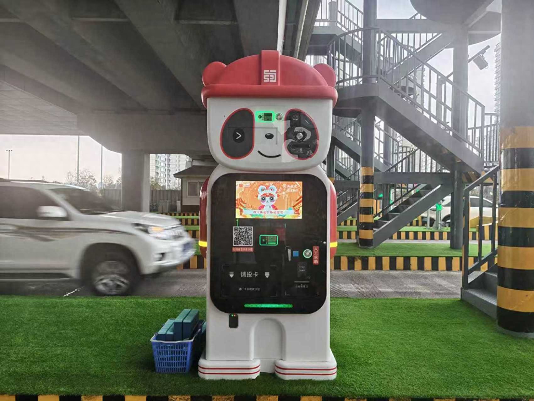 春运期间成仁高速成都收费站：机器人上岗，收费员工作有何变化？