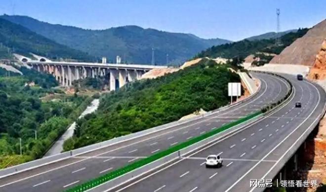 高速违章驾驶新规：限速更合理，超速10%内不罚