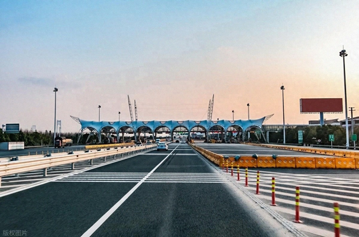 2025年底多条高速永久免费，背后原因及变化全解析