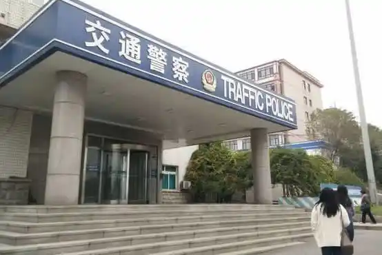 南通一汽车10个月54次违章，交通违章处理时间及后果