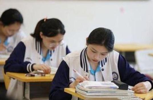 2022 高三考生能否复读？官方回应及多地政策变化