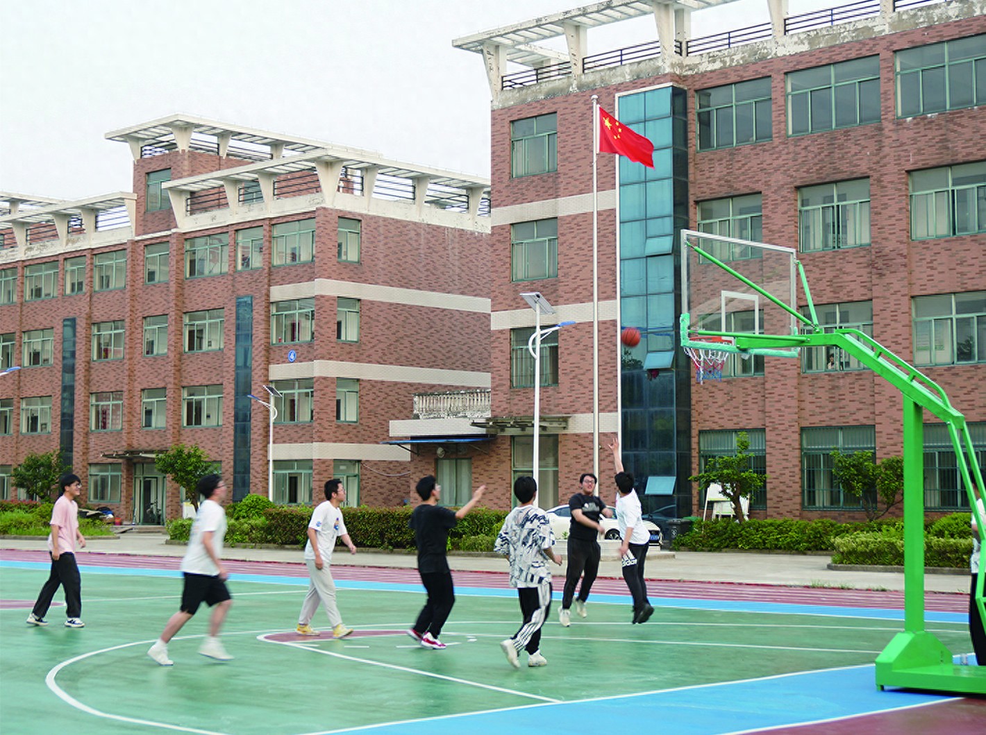 南通鸿文复读学校优势多，封闭管理分层教学助你高考逆袭