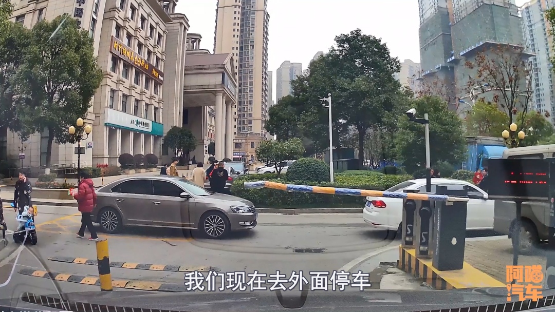 为啥高速不能像停车场那样车牌付费，而要用ETC？原因在这