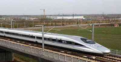 中国高铁发展迅猛，‘复兴号’多项技术领跑世界舞台