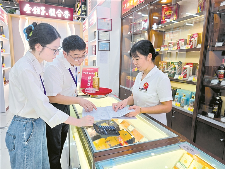 纪检监察机关严查违规收送礼品礼金等问题，营造清爽风气