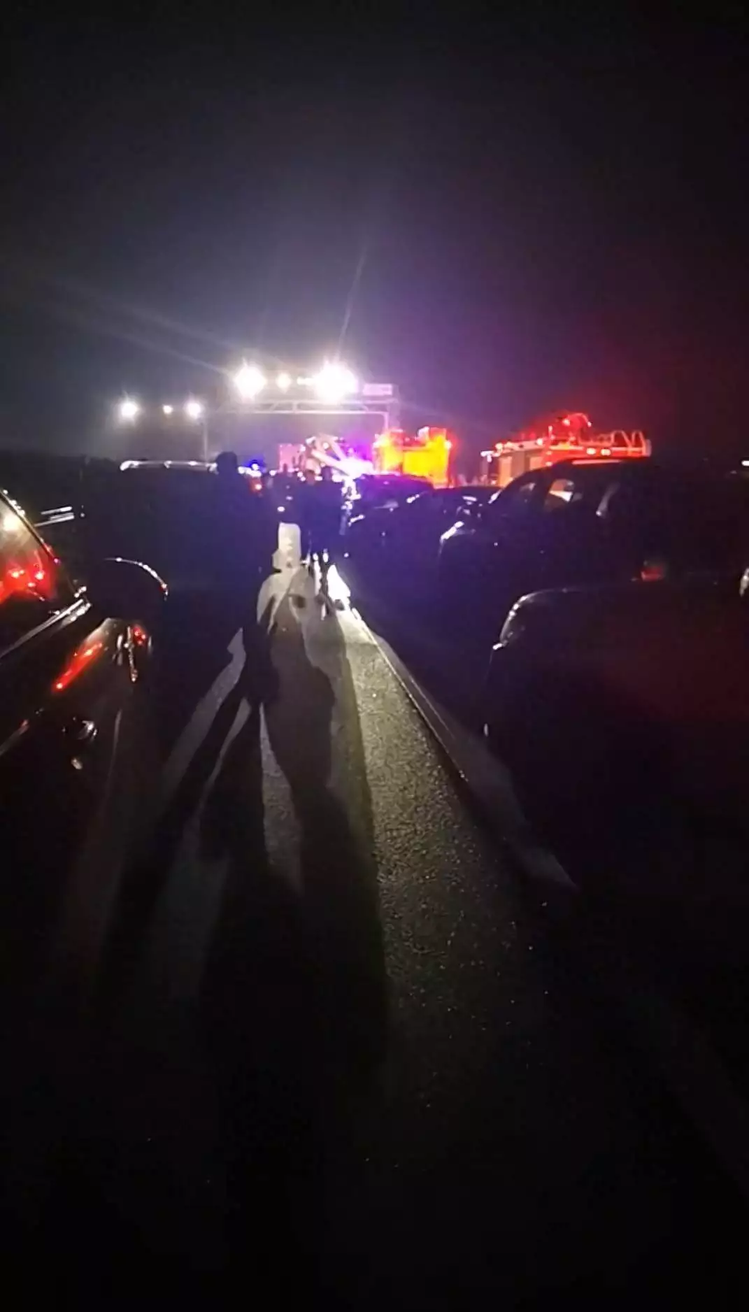 2月27日广西桂林包茂高速重大事故，车辆连环撞多人关注