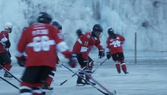 高校社团招新花样多，学生在社团感受从入门到入迷的力量