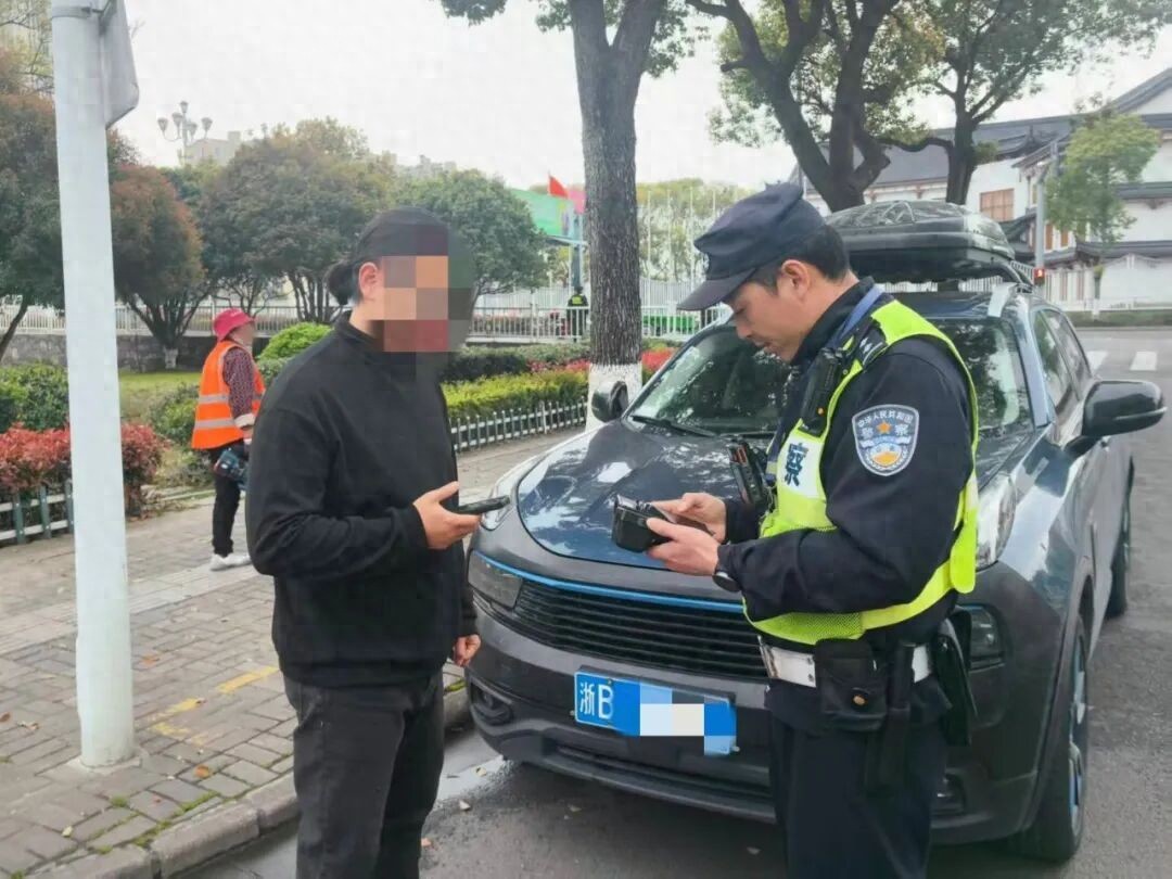 开车打电话揪出‘史诗级违法王’，91条违章令人咋舌