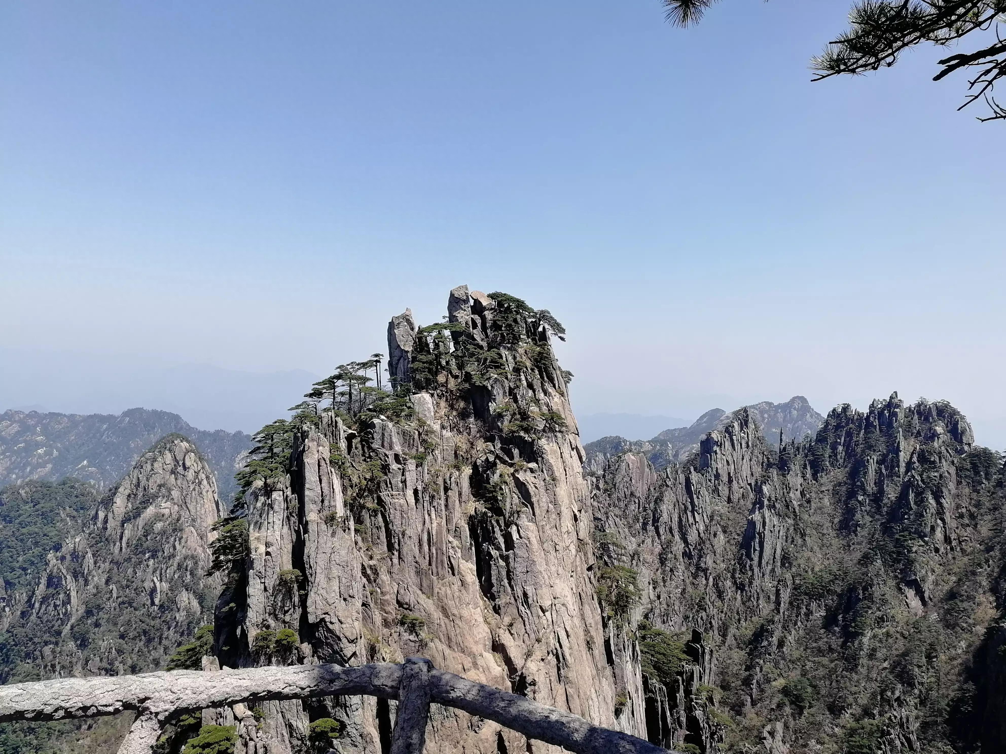 回顾疫情三年：多地爆发历程及国内抗疫阶段性成果