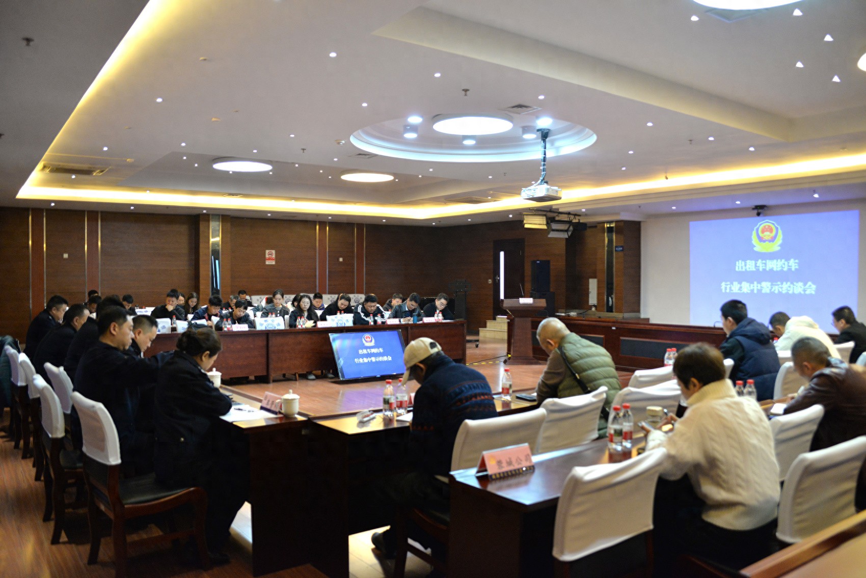 成都出租车网约车事故上升，交警加大整治力度排查隐患