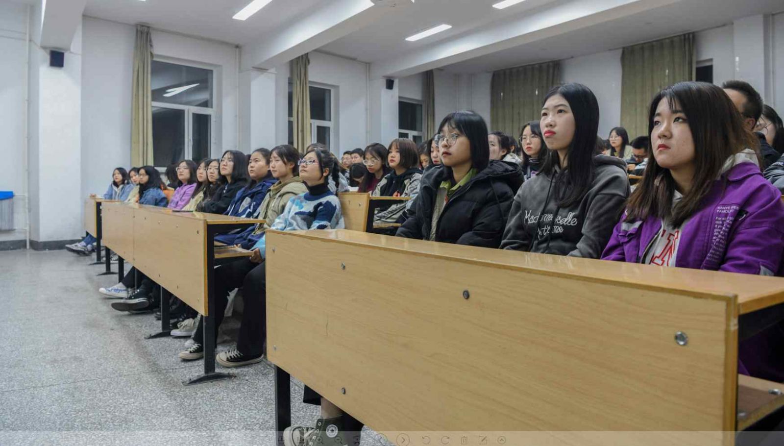 大学新生必看:入学安全教育讲座,防骗防事故