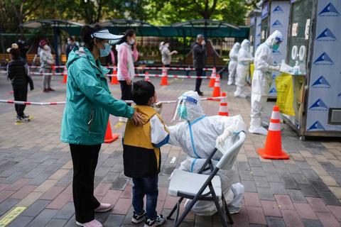 全国疫情呈下降态势，思考疫情带来的启示：躺平代价与防控要点