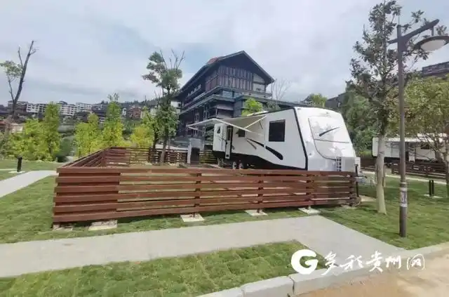 贵州西江服务区有露营基地，成游客新宠，服务区+模式受欢迎