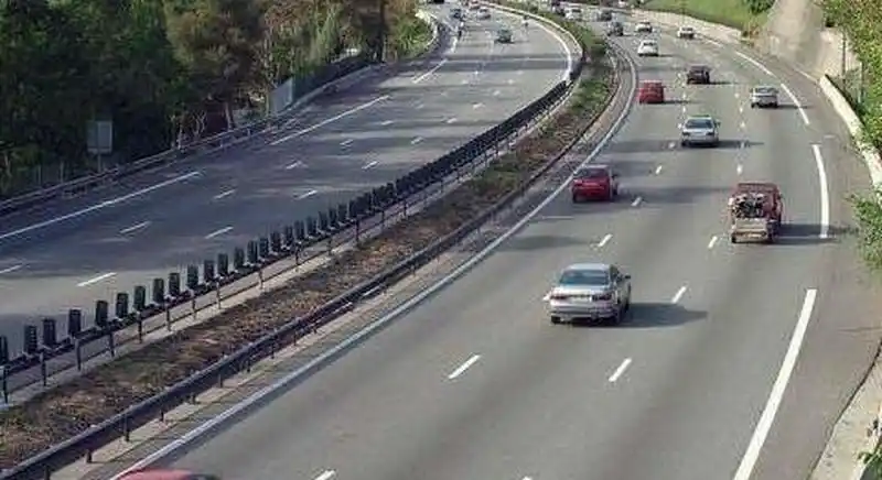 经常跑高速的看过来！老司机传授4个实用驾驶技巧