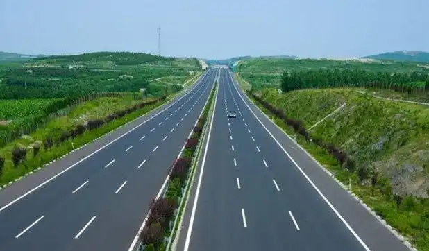 新手司机必看！高速驾驶技巧及出发前准备事项全解析