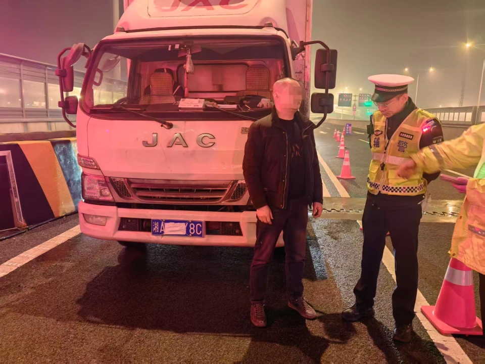 长沙交警3月集中勤务整治重点车辆违法，净化交通环境