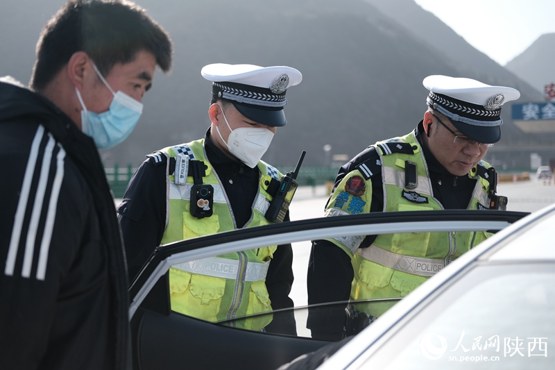 西汉高速管理难度大，春运期间高速交警全力保障群众安全出行
