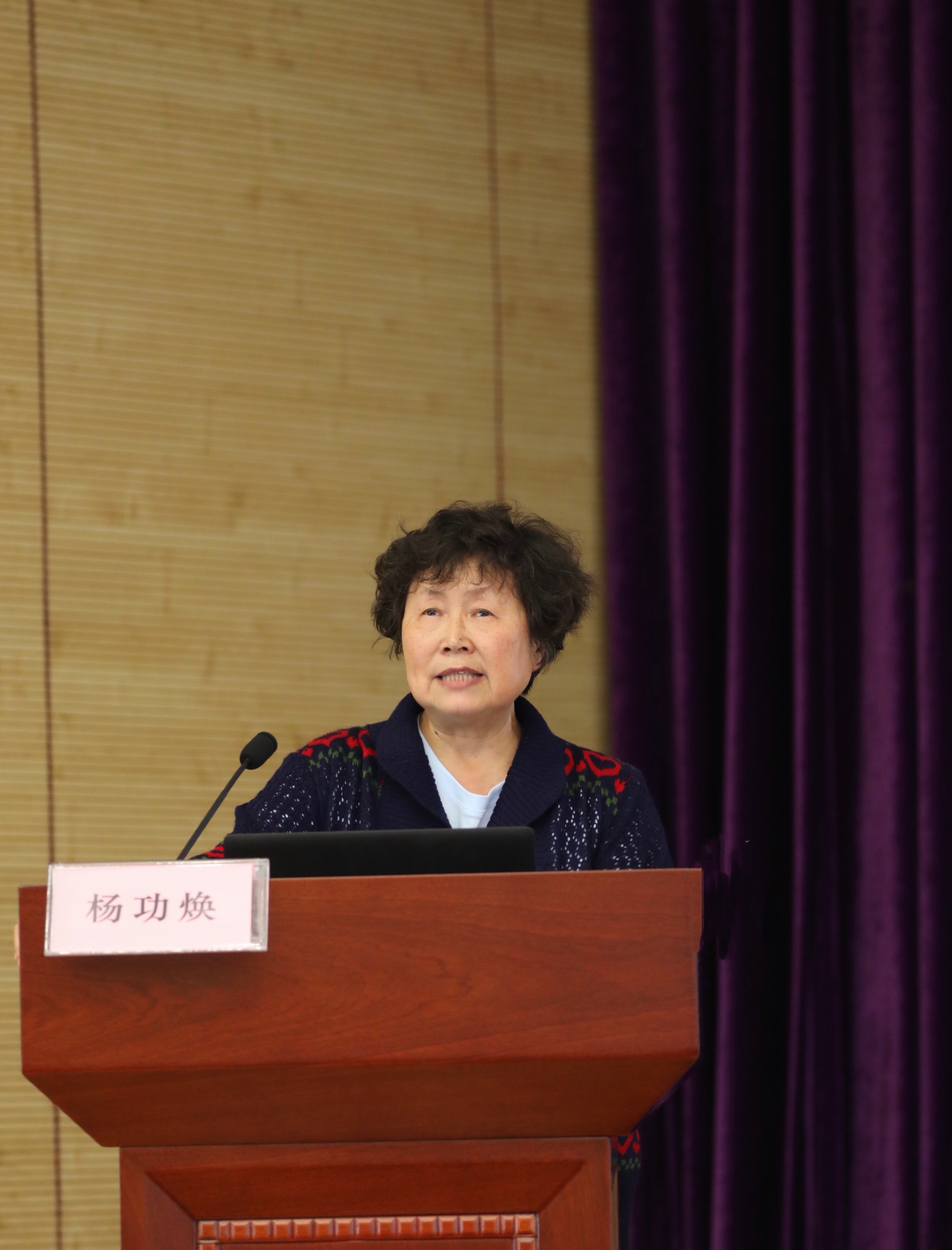 秋冬降临多国疫情创新高，新冠疫情秋冬季反弹拉开序幕