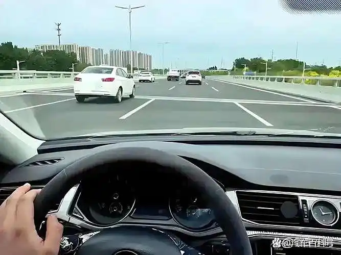 老司机告诉你，高速行驶如何控制车速才安全？