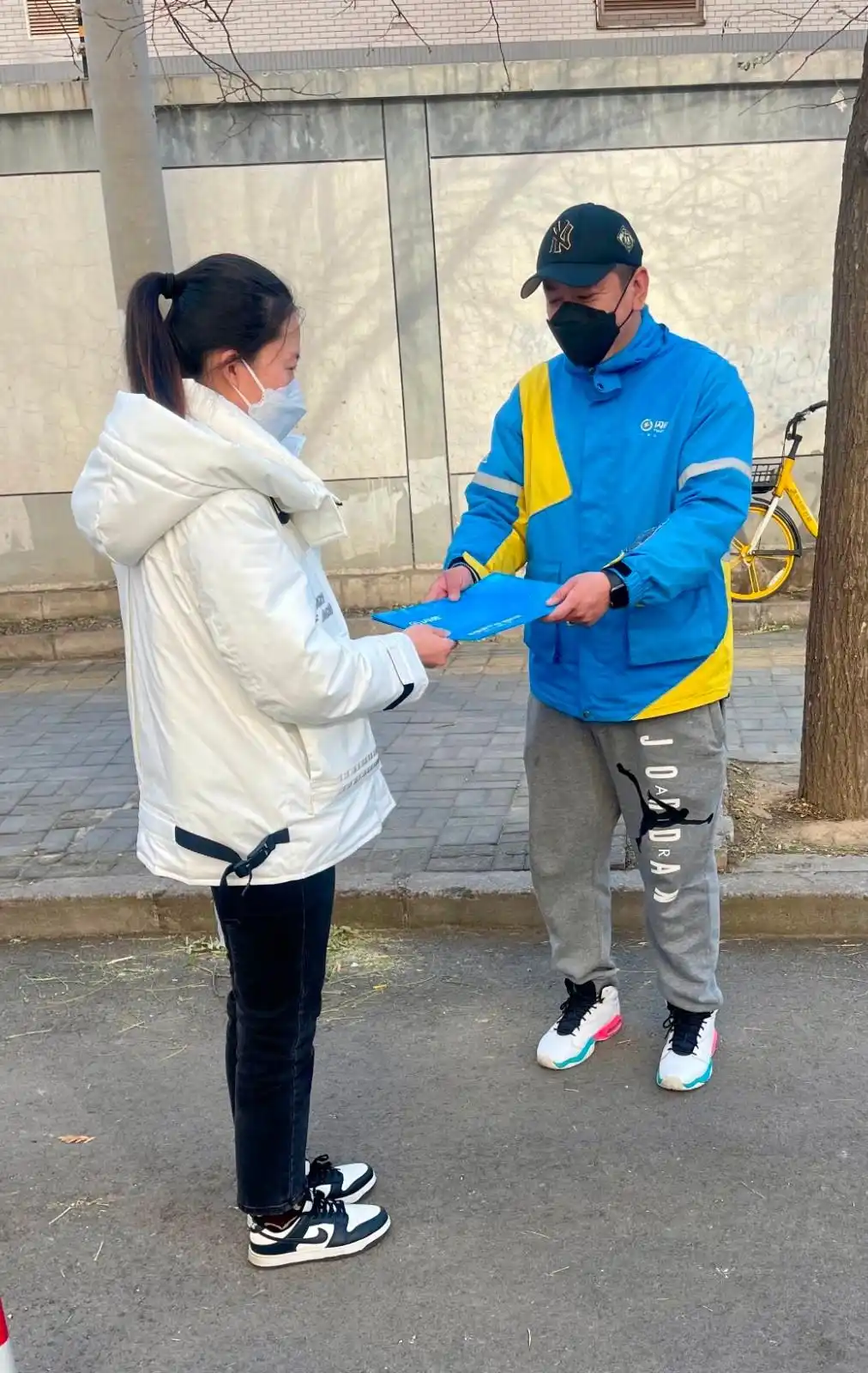 疫情下北京闪送员坚守岗位，保障同城快递不停运