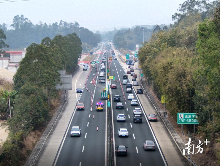 许广高速设潮汐车道，春运通行效率提升50%，现场直击