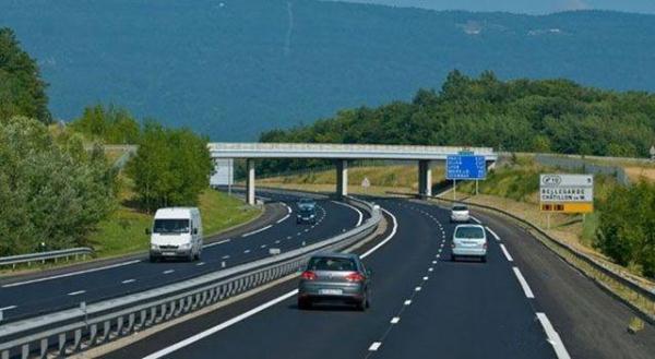 盘点开车令人讨厌行为：非违章但惹人烦，你遇过几种？