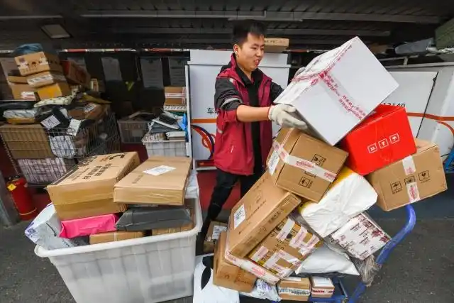 春节返乡快递不停运，大家安心，快递小哥的感受也要考虑