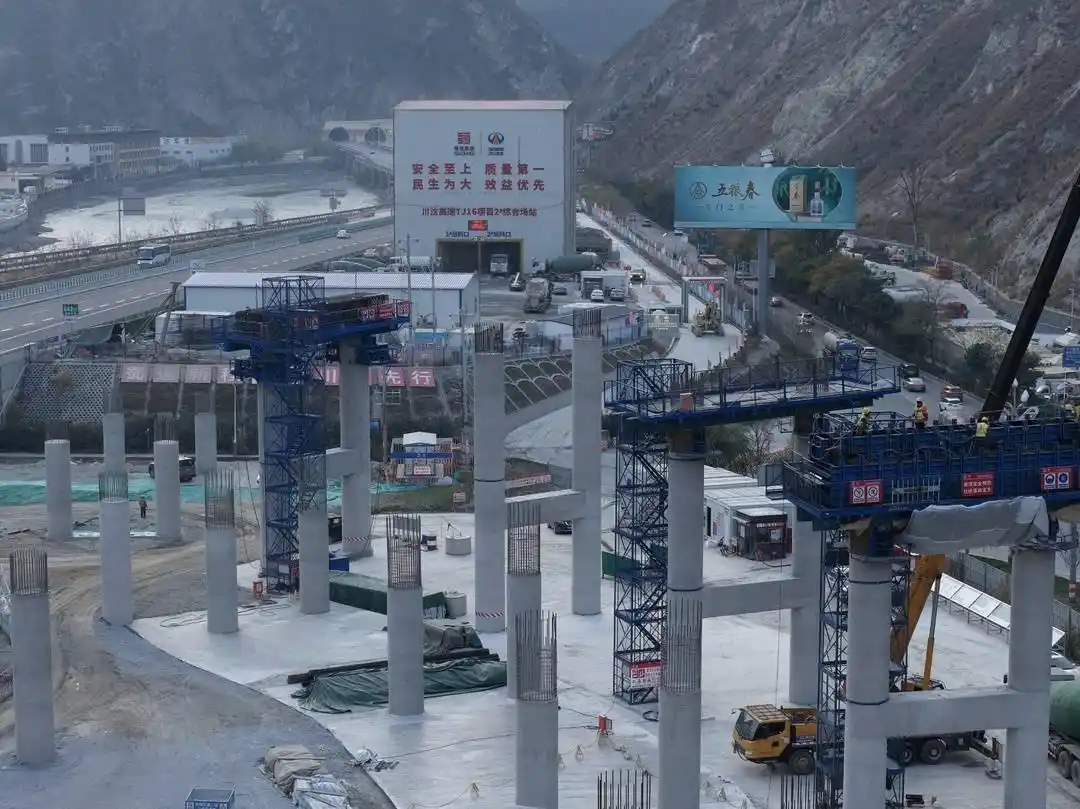川汶高速桥梁桩基浇筑量破万米，施工迈入全面提速阶段