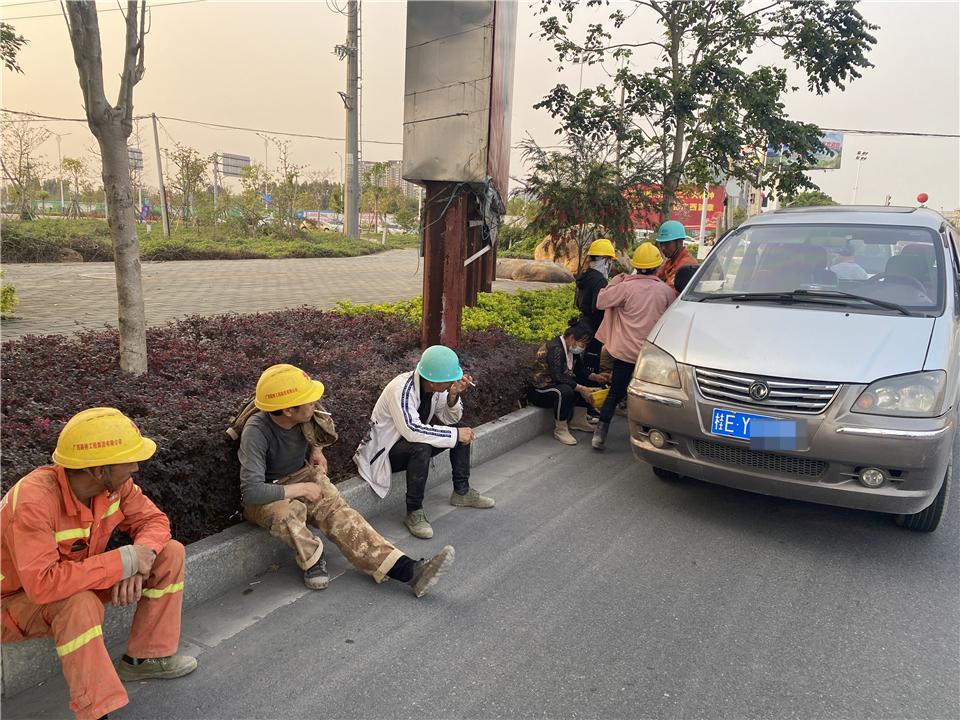 北海一客车超员被查，驾驶人因这违章罚款 150 元