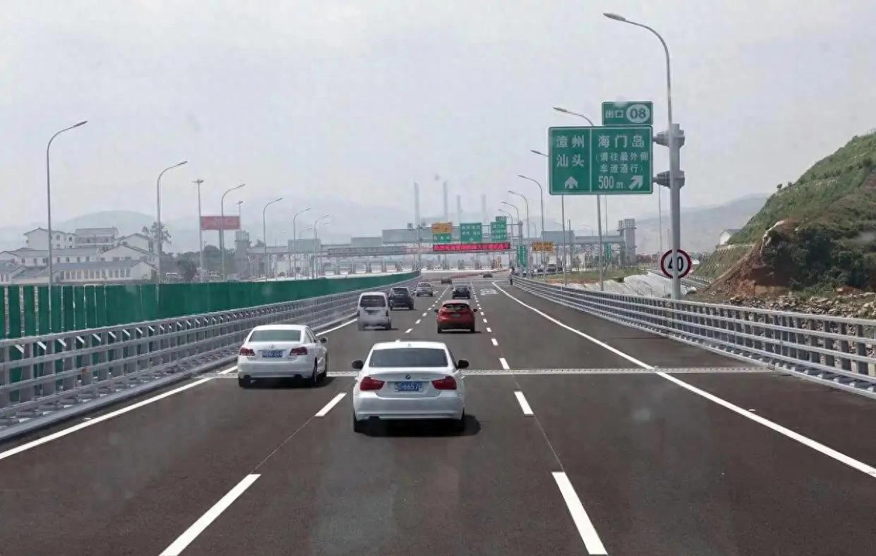 高速龟速车增多，老司机揭秘新手等违章高发人群驾驶习惯