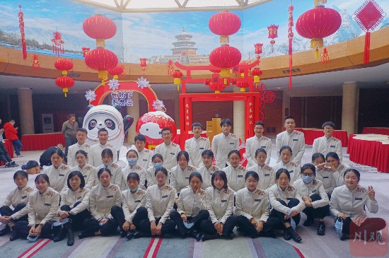 泸州职院学生成冬奥会志愿者，上班做西点下班看比赛