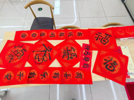 除夕夜吉林大学食堂年味浓，留校学生感受别样温暖