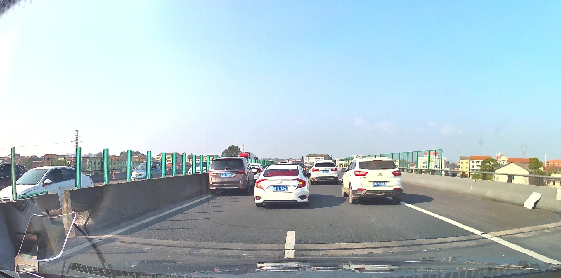 高速发生交通事故咋处理？牢记这两步，保障生命安全