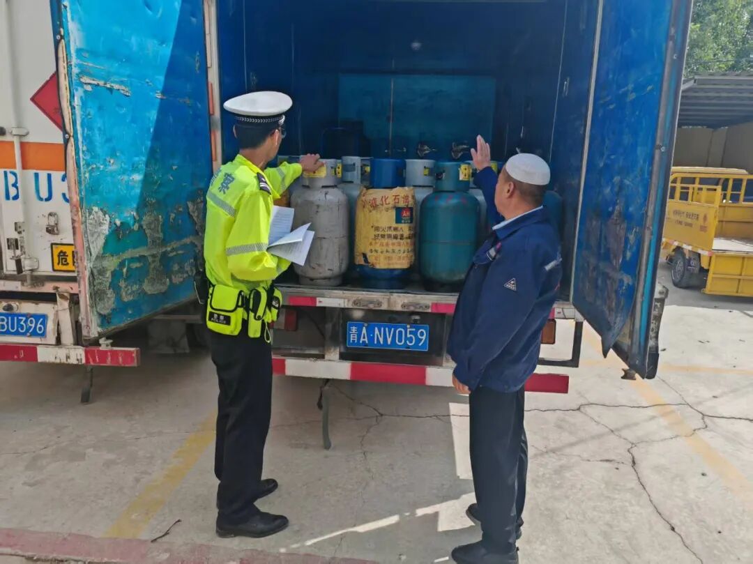 夏季交通违章高发季提前预防 乐都公安强化路面管控