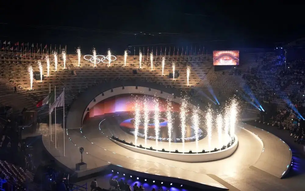 第25届冬奥会闭幕式在意大利维罗纳落幕，中国健儿成绩优异