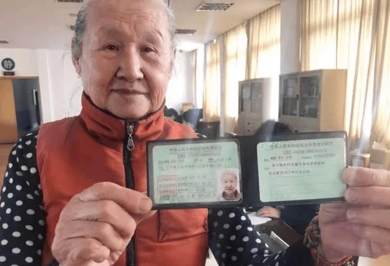 老年代步车管理受限,这些替代方案能解决出行难题吗?