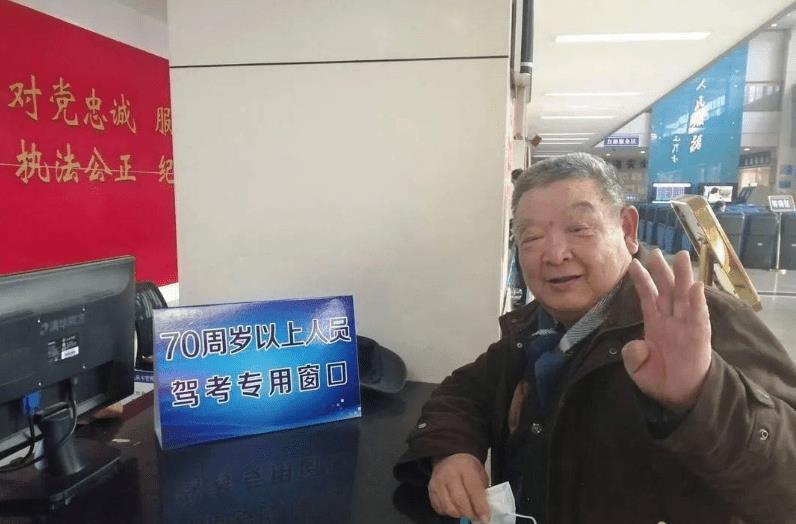 老年代步车管理受限,这些替代方案能解决出行难题吗?