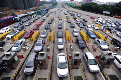 中国收费公路收支缺口大，巨额亏损下收费站为何还存？