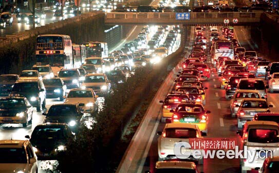 热议单双号限行常态化：专家学者解读限行影响与可行性