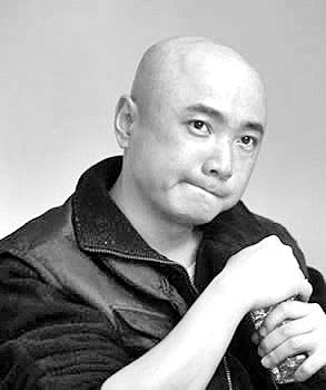 徐峥高速收费站差一块钱被拦，收费站获网友赞赏