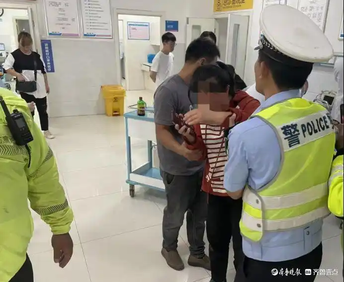 聊城高速交警节日在岗，紧急救助群众守护辖区畅安