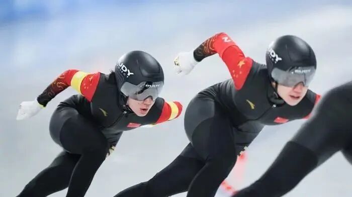 哈尔滨亚冬会科技感十足:会唱歌的公路,穿花棉袄的机器狗