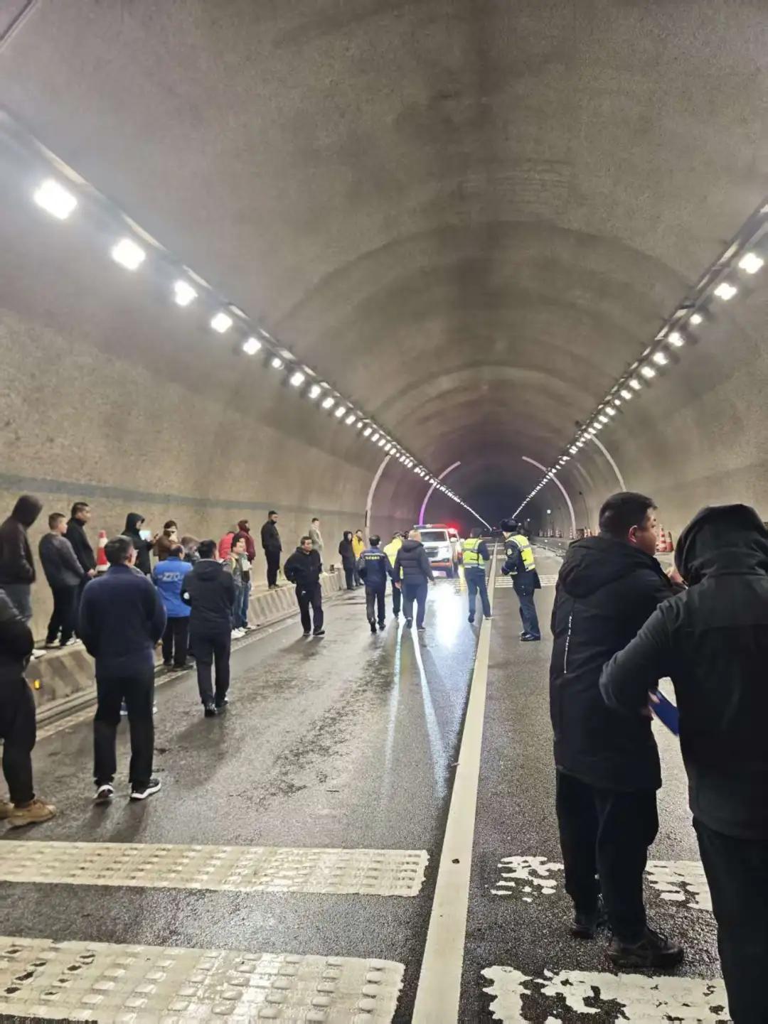 1月29日G55二广高速湖南涟源段蓝田隧道起火事件详情