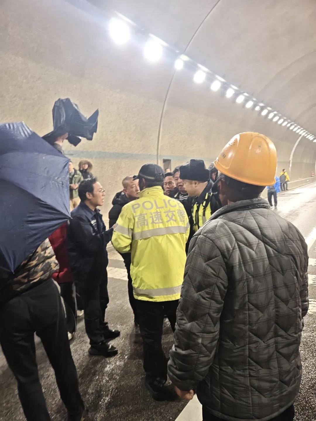 1月29日G55二广高速湖南涟源段蓝田隧道起火事件详情