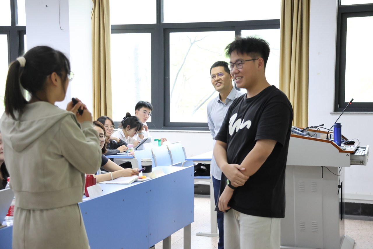 高校恋爱课火爆!青年婚恋低迷下,大学生们都在学啥?