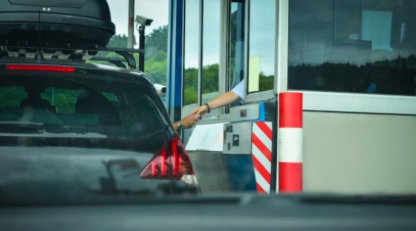 高速服务区过夜收费吗?各地标准、服务、影响因素全解析