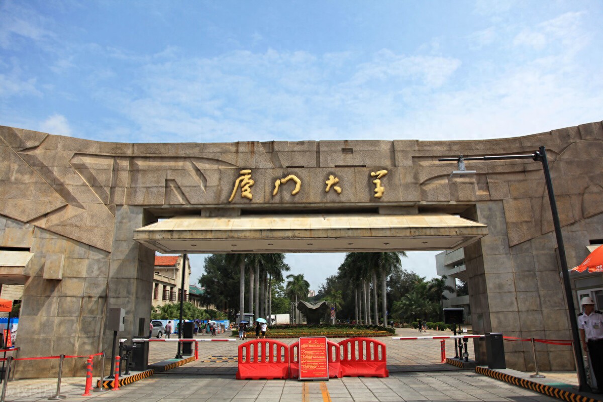 百年名校厦门大学食堂出色，深圳校友会十年包在校生米饭矿泉水