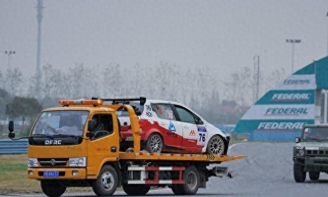 2026高速救援新政，免费背后真相几何？这些坑要注意