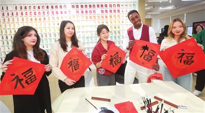 天津多所高校举办春节文化体验活动，留学生感受中国年味儿