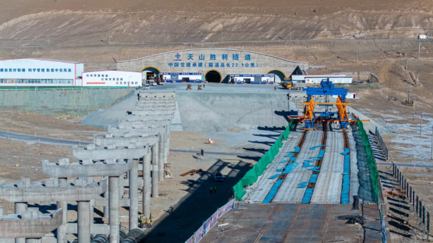 世界最长高速隧道天山胜利隧道全线贯通，穿越天山仅需20分钟